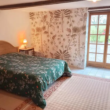 Entre Forets Et Prairies 度假居 *